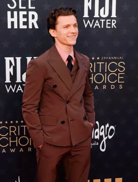 Produser menginginkan pemeran James Bond berikutnya aktor jauh lebih muda menggantikan Daniel Craig yang kini berusia 57 tahun. Agaknya harapan itu ada pada sosok Tom Hollan/Foto: Instagram Tom Holland